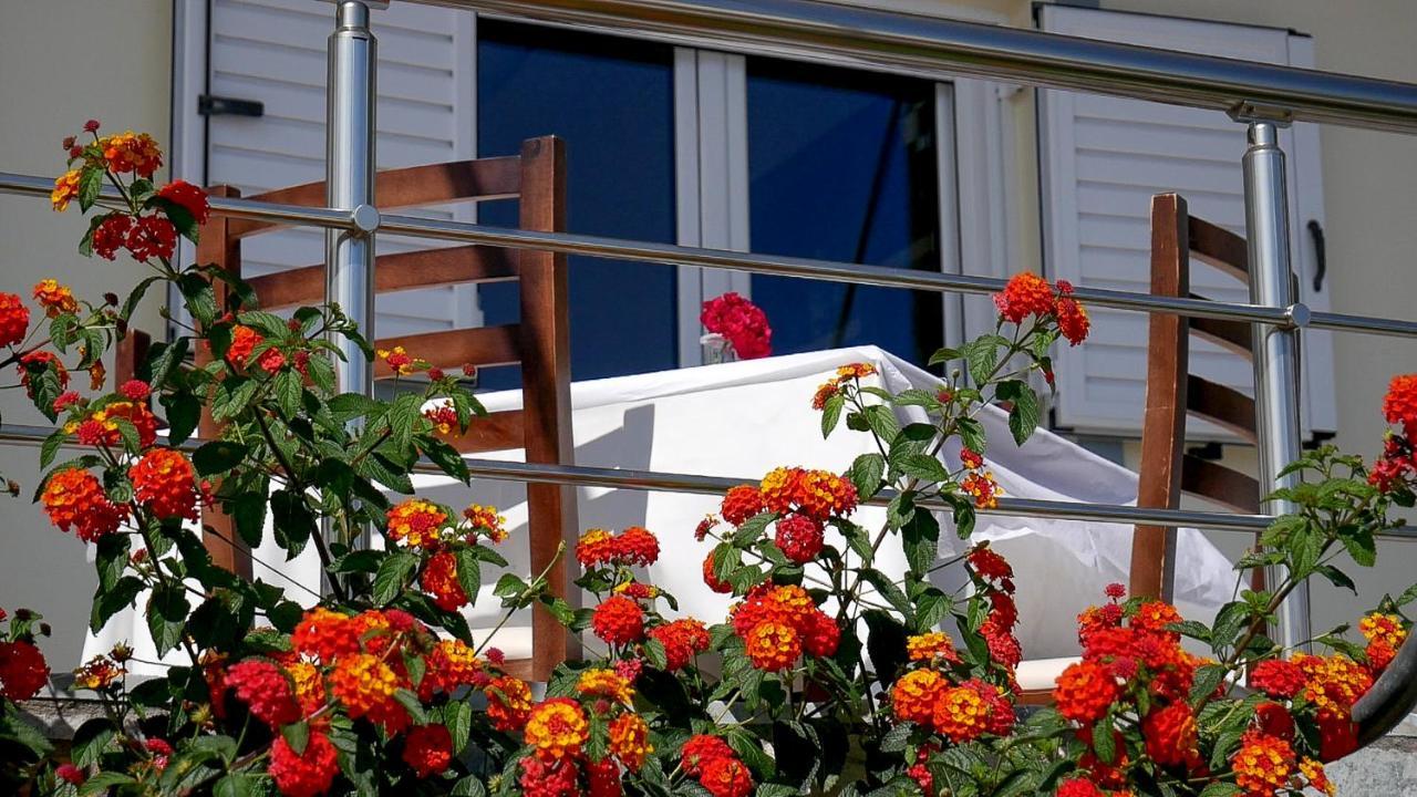 דרמי Perivolos Apartments מראה חיצוני תמונה